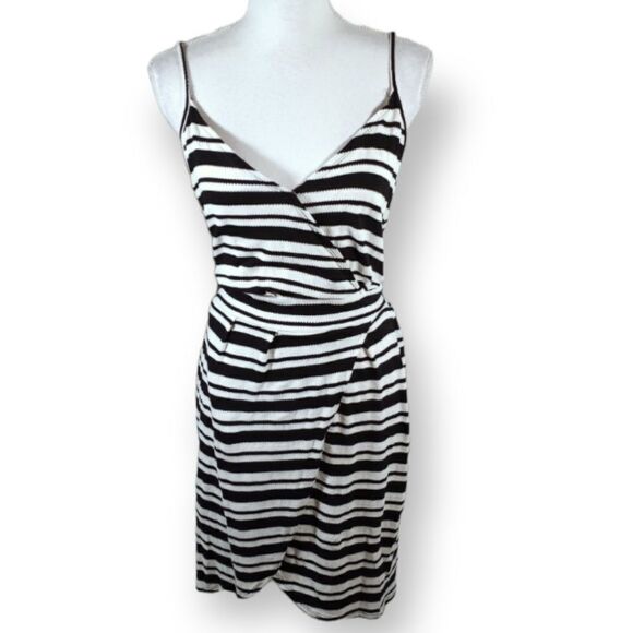 UNIVERSAL THREAD BLK & WTE STRIPE DRESS SZ.S EUC - Picture 2 of 6